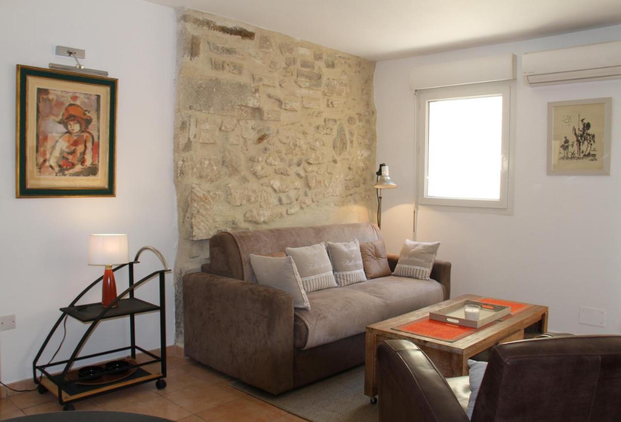 Agreable Maison De Ville Eyragues Екстериор снимка