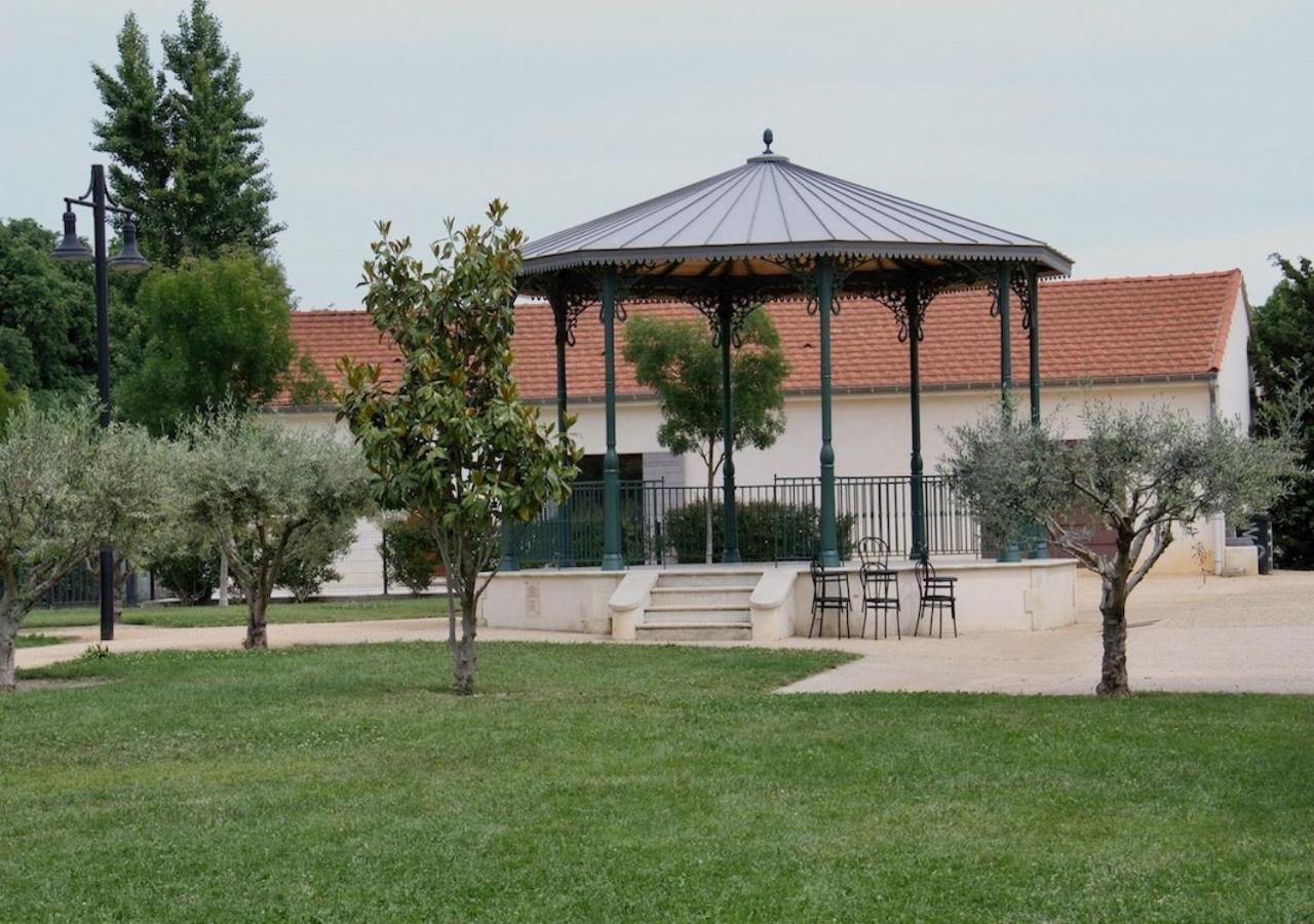 Agreable Maison De Ville Eyragues Екстериор снимка